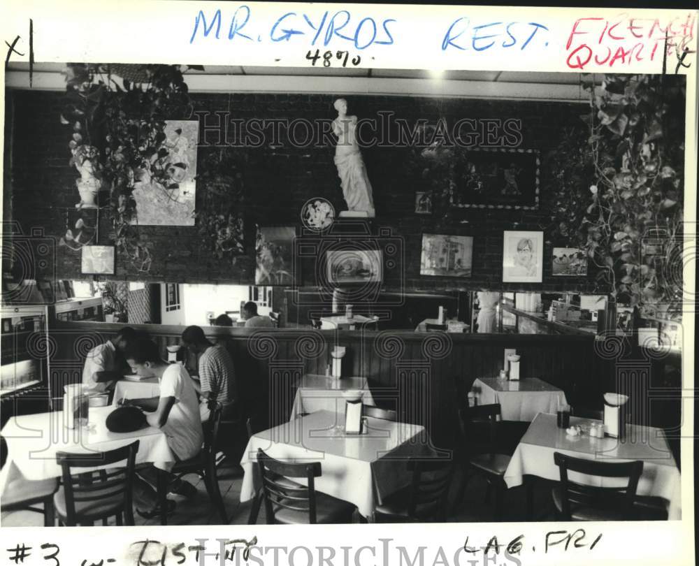 1992 Press Photo Mr. Gyro&#39;s Restaurant interior- Historic Images