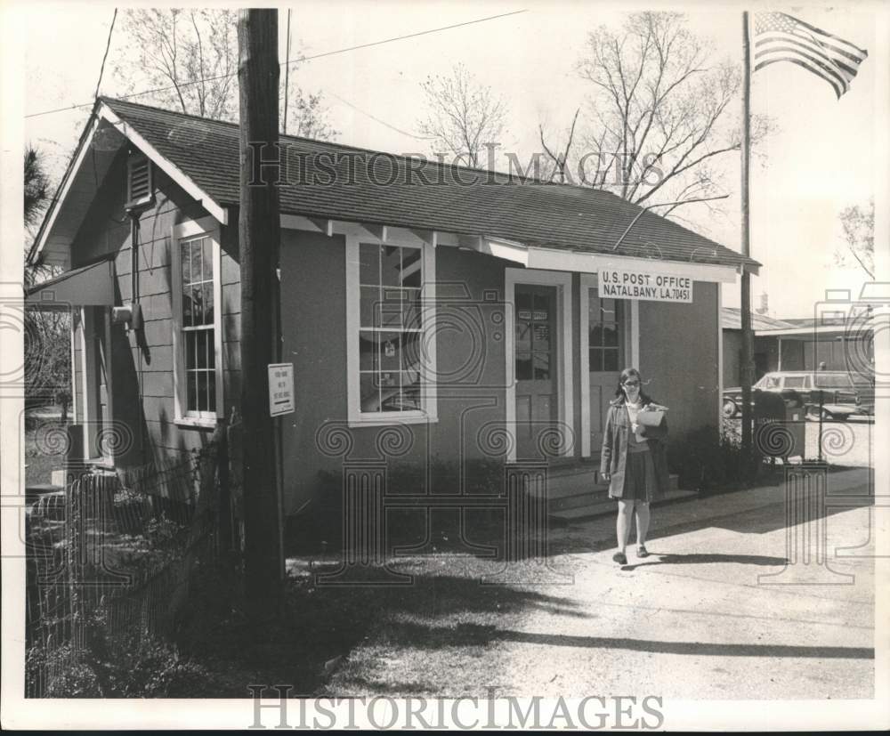 1969 Press Photo Emily Perrilloux leaves the tiny Post Office at Natalbany- Historic Images