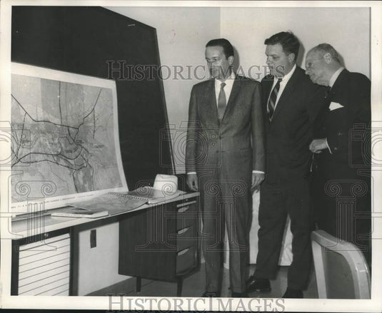 1968 Press Photo Moore, Hunter & Captain Levy at Bridge Authority Meeting - Historic Images