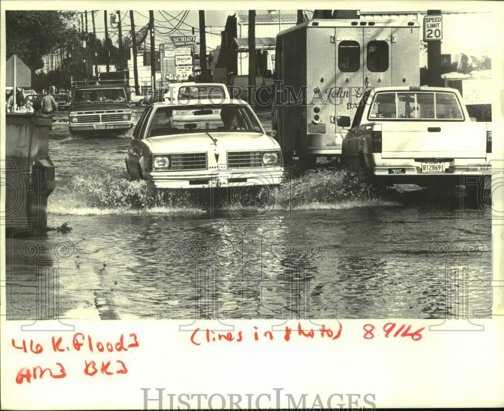 1986 Press Photo Flood due to broken water line on Division Street in Metairie- Historic Images