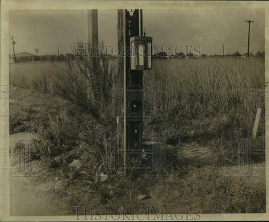 1960 Press Photo Removal of fire and emergency phones in Metairie - nob93619