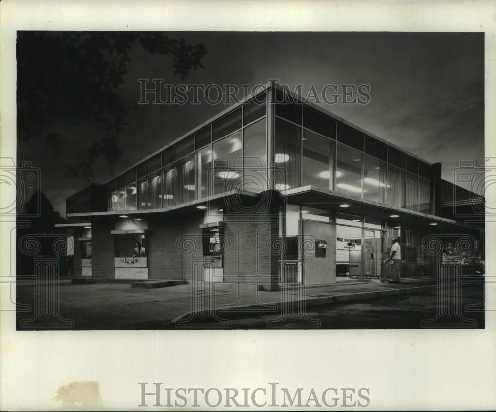 1956 Press Photo General view of Metairie Savings Bank and Trust Company- Historic Images