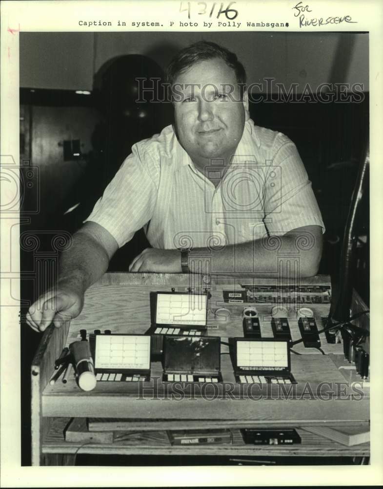 1986 Press Photo New Orleans-Gary J Meibaum at the planetarium&#39;s control console- Historic Images