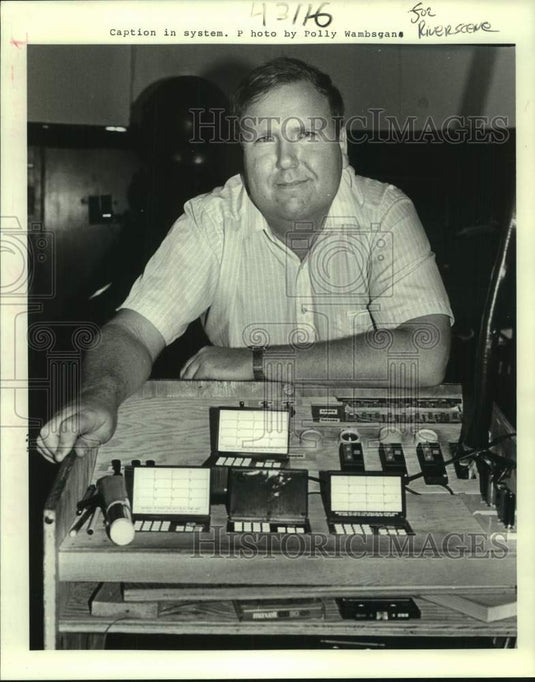 1986 Press Photo New Orleans-Gary J Meibaum at the planetarium's control console- Historic Images