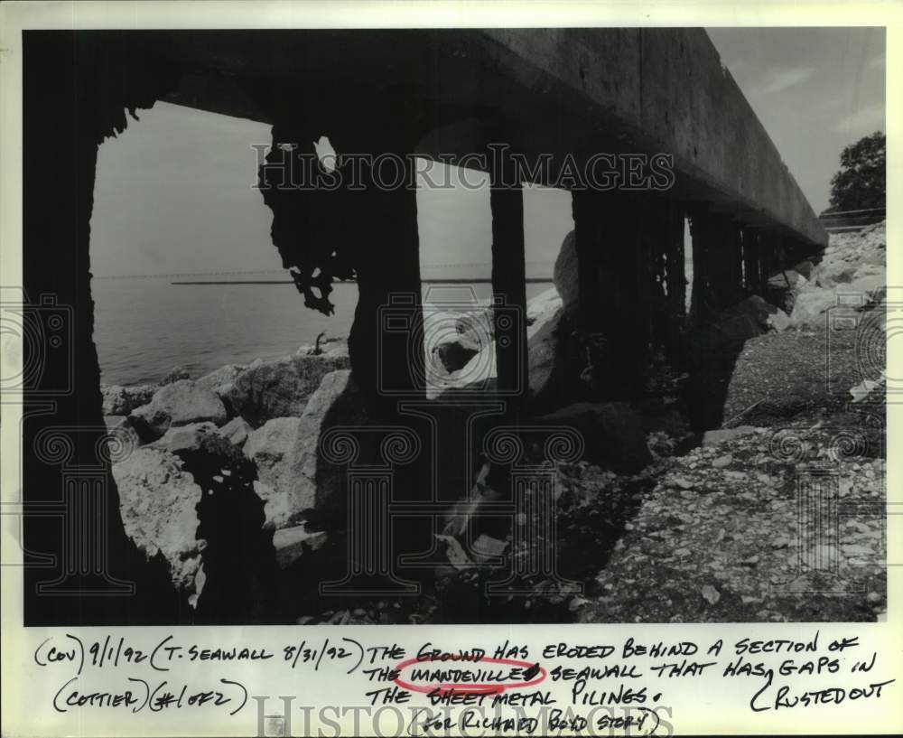 1992 Press Photo Ground eroded behind section of Mandeville Seawall- Historic Images