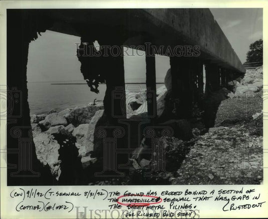 1992 Press Photo Ground eroded behind section of Mandeville Seawall- Historic Images