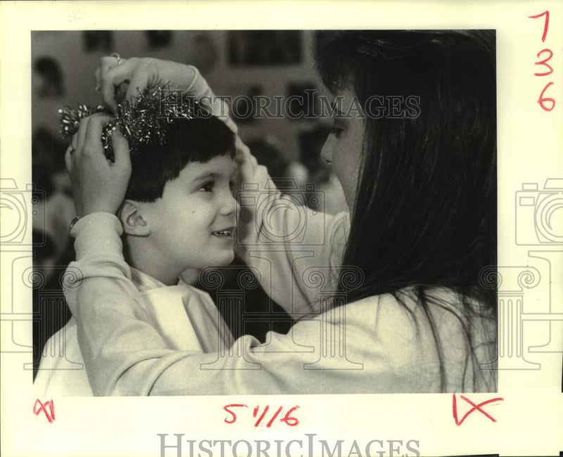 Load image into Gallery viewer, 1988 Press Photo Metairie Ridge Presbyterian Church Christmas play by youngsters
