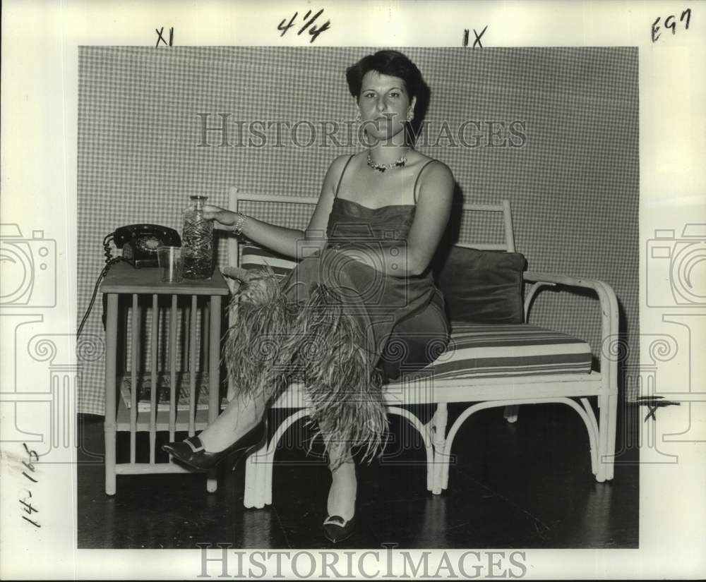 1977 Press Photo Karen Jambon in a mint green cocktail dress- Historic Images