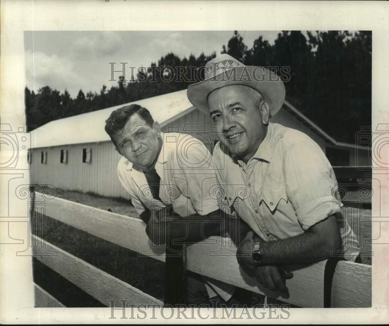 Load image into Gallery viewer, 1964 Press Photo Rittner &amp; Frayle, partners in quarter horse breeding
