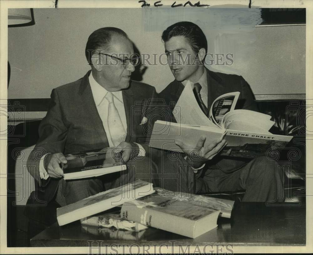 1971 Press Photo Erich Messmer and Eugene Wright Jr. at New Orleans City Hall- Historic Images