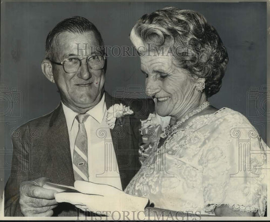1964 Press Photo Mr. and Mrs. Carl Messmer celebrate 50th wedding anniversary- Historic Images