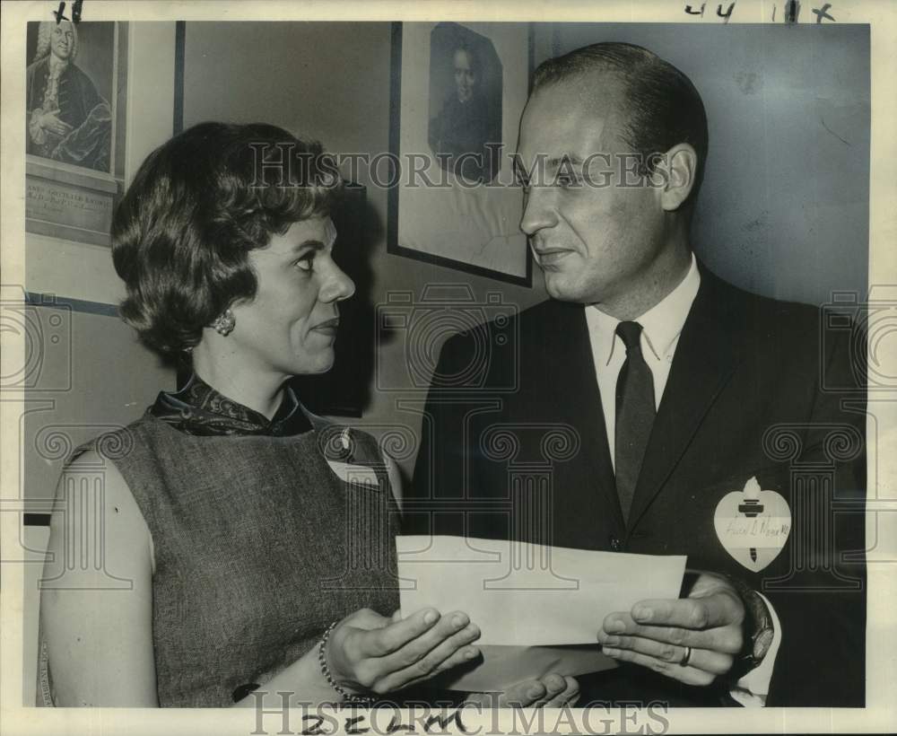 1965 Press Photo Patricia Quinn &amp; Dr. Allen Meyer look over program for nurses - Historic Images