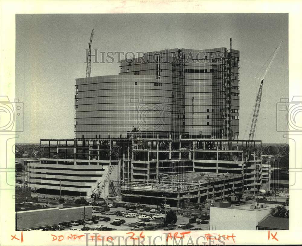 1986 Press Photo Construction of Metiair Galleria complex on Causeway Boulevard- Historic Images