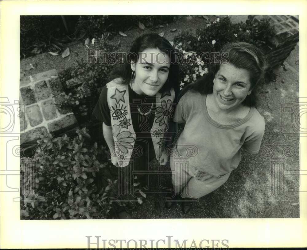 1991 Press Photo Catherine McCarthy &amp; Beth Berrean go to Europe as Peace Corps- Historic Images