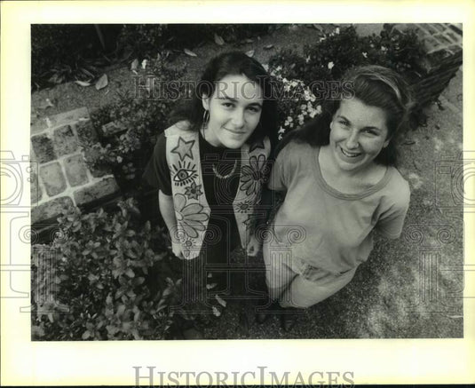 1991 Press Photo Catherine McCarthy & Beth Berrean go to Europe as Peace Corps- Historic Images