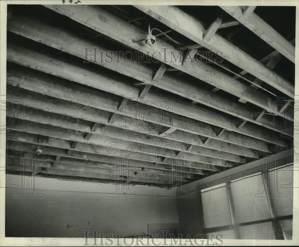 1967 Press Photo The ceiling of a classroom at Metairie Junior High School- Historic Images