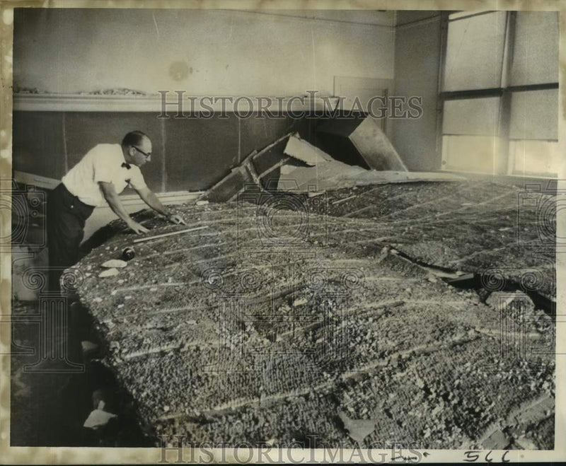 Load image into Gallery viewer, 1967 Press Photo Collapse-Inspection of Ceiling at Metairie Junior High School
