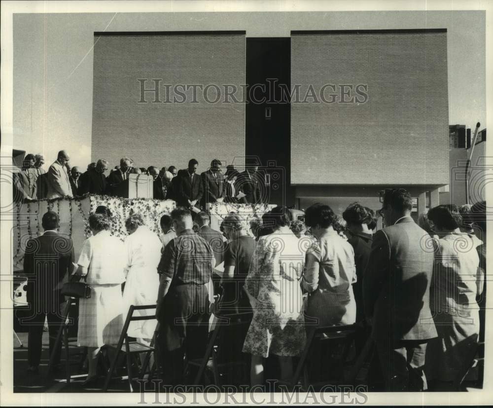 1968 Press Photo Consecration Service of Methodist Hospital at 5620 Read Road