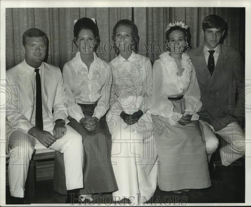 1968 Press Photo Merrick, Higgins, Dascomb, Baltar &amp; Delaurel attend a party