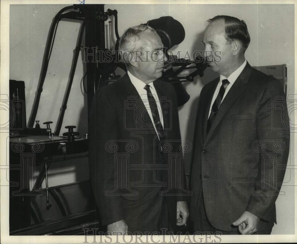 1969 Press Photo Attendees At Grand Opening Of New Orleans Diagnostic Clinic- Historic Images