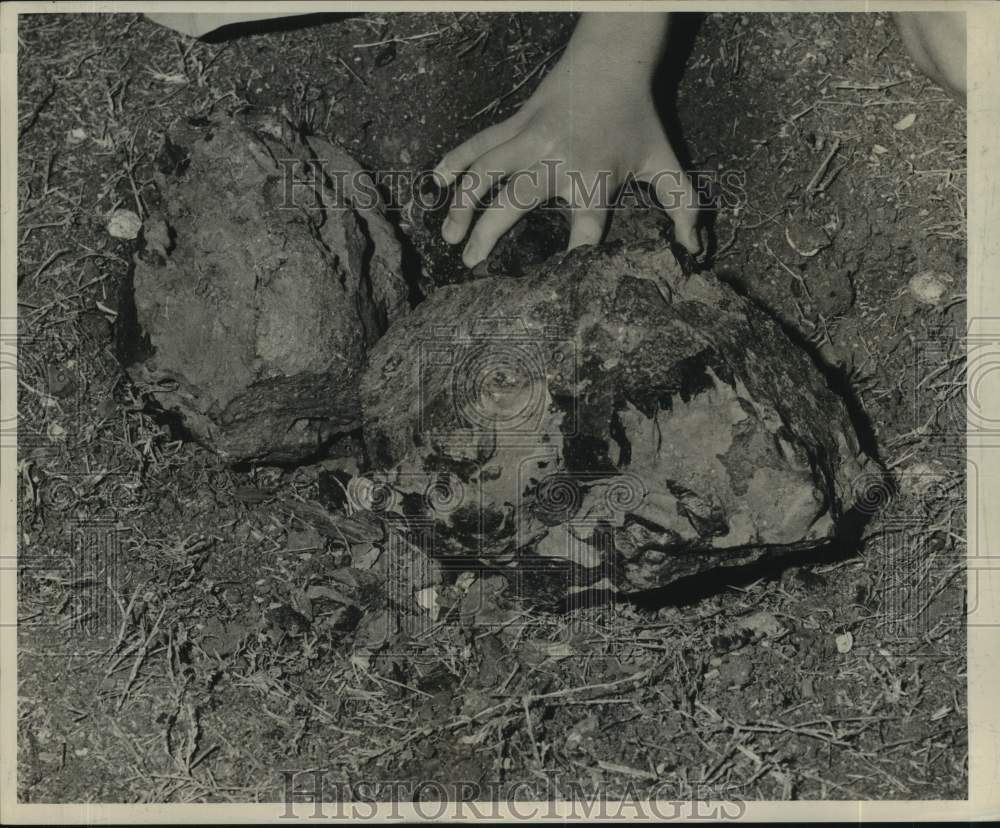 1963 Press Photo Found Object Believed To Be Meteorite, New Orleans - nob94694- Historic Images