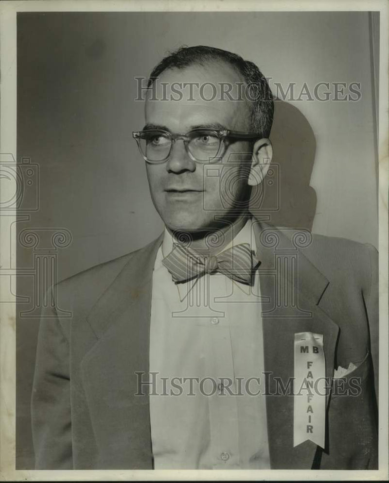 Load image into Gallery viewer, 1952 Press Photo Dave Meskill, Manager of Fan Sales, General Electric Company
