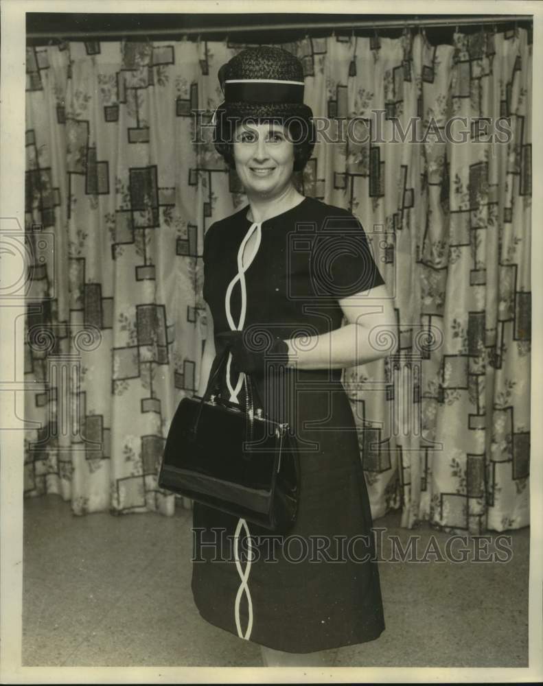 1969 Press Photo Mrs. Kenneth Messa, First at Dress Contest - nob94777- Historic Images