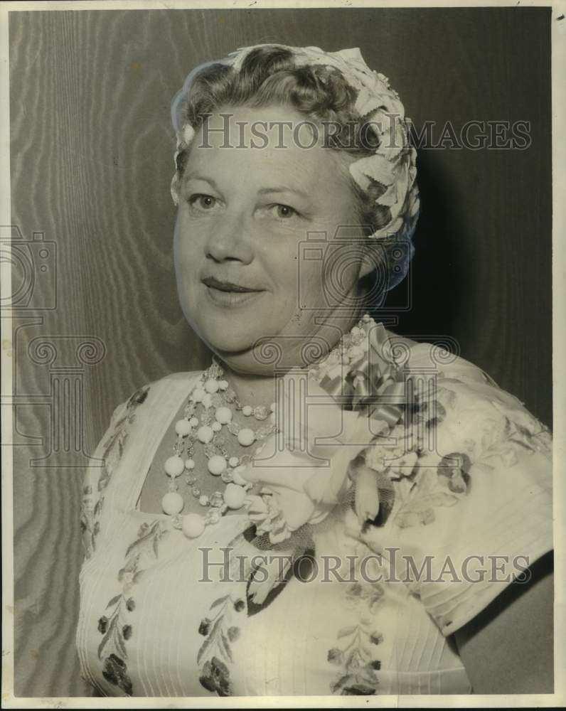 Load image into Gallery viewer, 1961 Press Photo Mrs. E.J. Messana, president Mothers' Club Mother Cabrini H.S.
