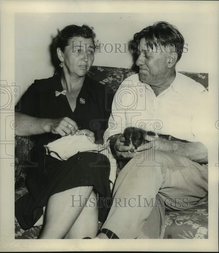 1951 Press Photo Mr. and Mrs. George Messenger, sent to jail for grocery bill- Historic Images