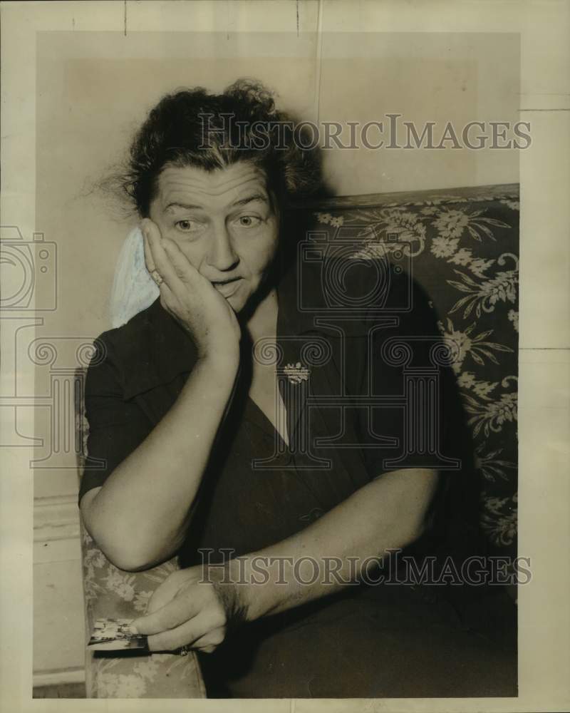 Load image into Gallery viewer, 1961 Press Photo Kathryn Messenger sentenced for nonpayment of grocery bill
