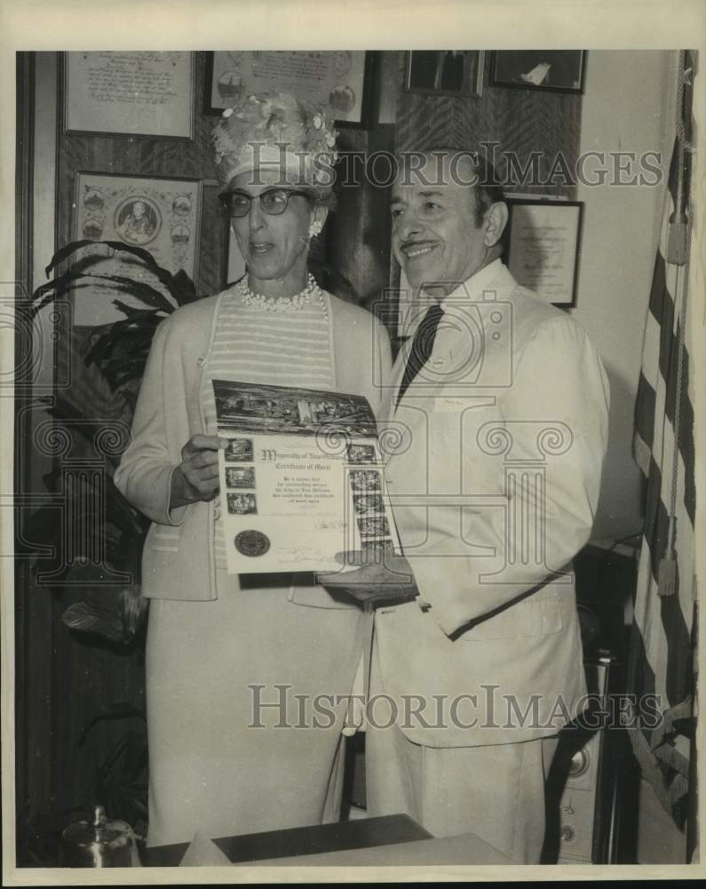 1969 Press Photo Marietta Meunier and Victor Schiro during Transportation Week- Historic Images