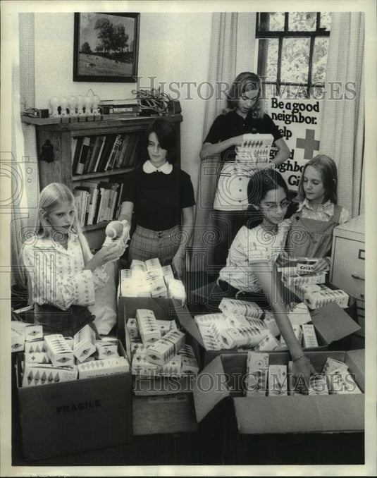 1974 Press Photo Students at Metairie Park Country Day, Red Cross for Honduras- Historic Images