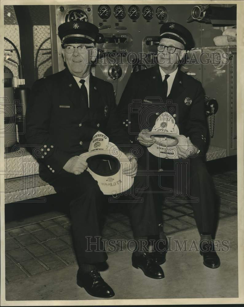 1965 Press Photo Chiefs Edward O&#39;Brien Sr. and Gerald Sumners at Fire Station