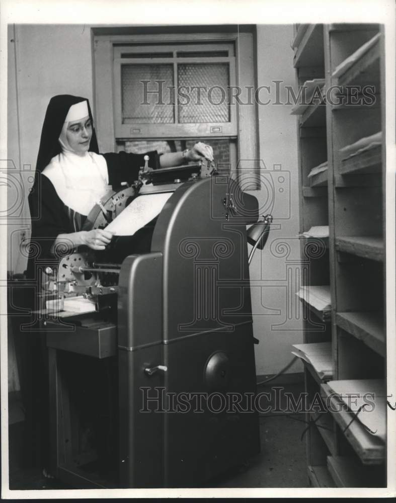 1966 Press Photo Sister Mary Bonaventure, directress of Monastery of St. Clare- Historic Images