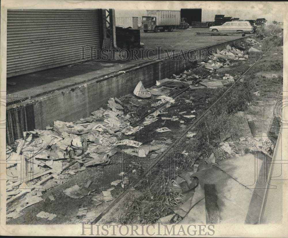 1969 Press Photo Rubbish Public Belt Railroad tracks at Mandeville Street Wharf- Historic Images