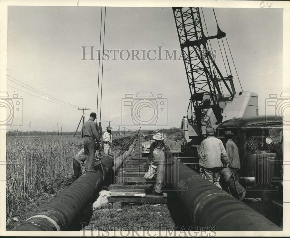 1956 Press Photo Workers put the new gas main by the New Orleans Public Service- Historic Images