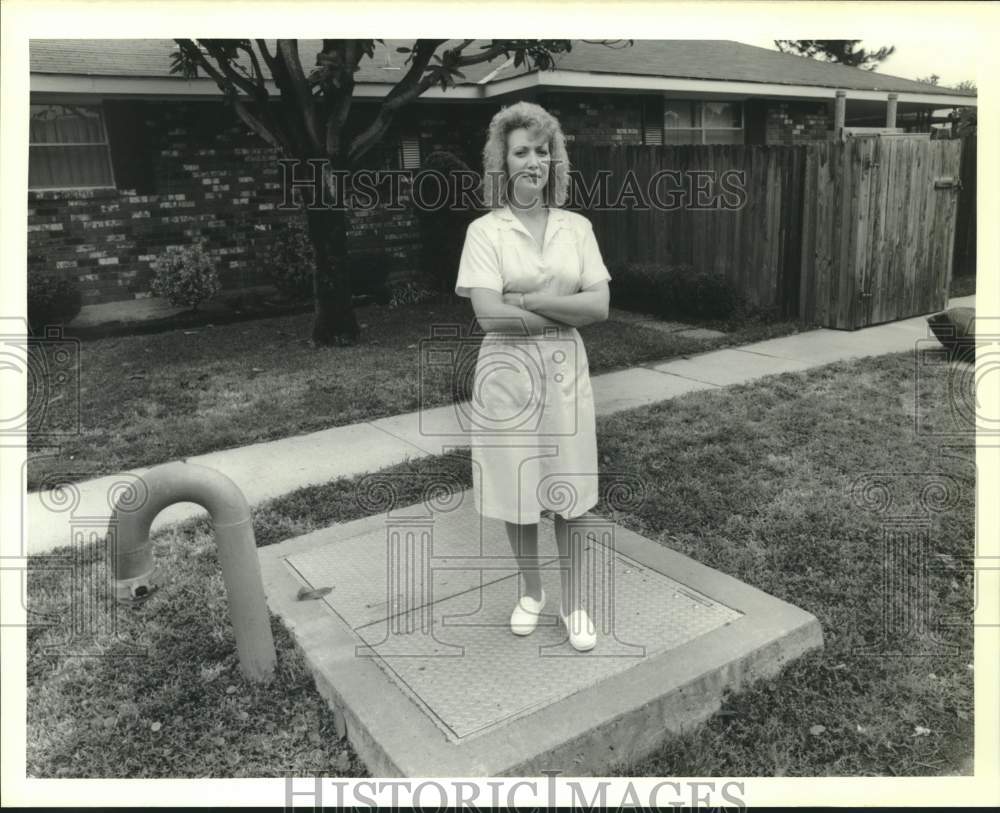 1989 Press Photo Fran Nudo On Lift Station, 4601 St. Mary Street, Metairie, LA- Historic Images