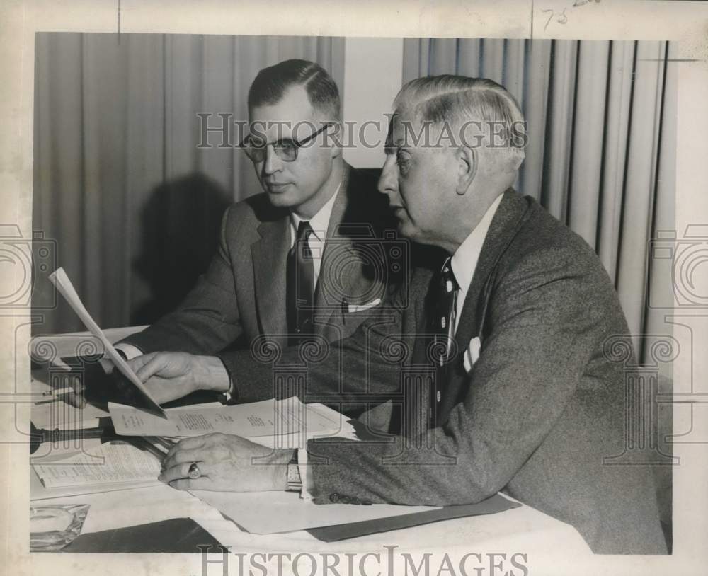 1955 Press Photo J. Warren Nystrom &amp; Arthur Motley prepare for a meeting