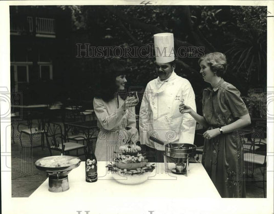 1979 Press Photo Delegates prepare hors d'oeuvres at Opus Ball patron party- Historic Images