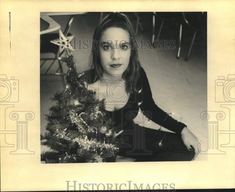 1992 Press Photo Heritage Academy Senior Eva Oates in student run food drive- Historic Images