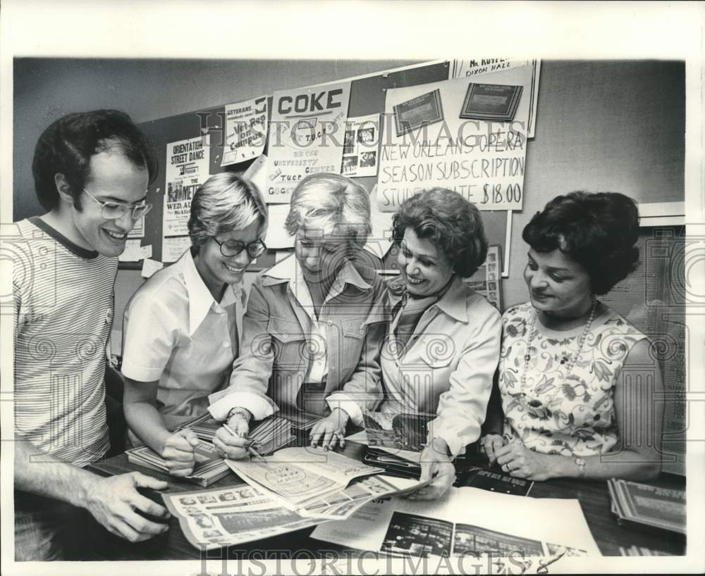 1974 Press Photo New Orleans Opera House Association subscription drive workers- Historic Images