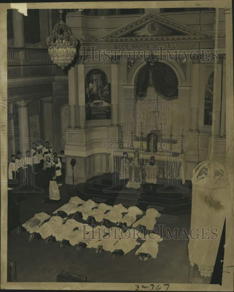 Load image into Gallery viewer, 1950 Press Photo Graduates from Notre Dame seminary were ordained to priesthood
