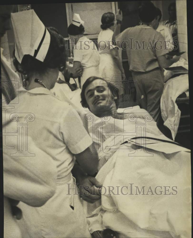 1972 Press Photo NOPD Det. John Norwood injured when gun accidentally discharged- Historic Images