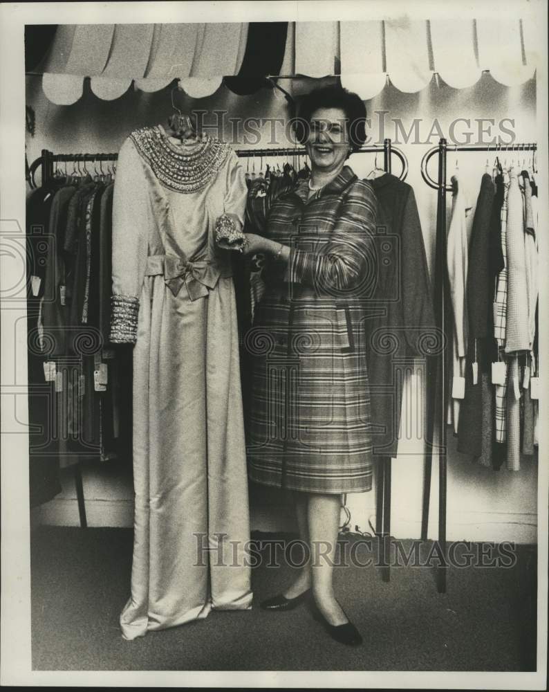 1976 Press Photo Mrs. Adam Orgera, co-chairman of the Encore-Symphony shop- Historic Images