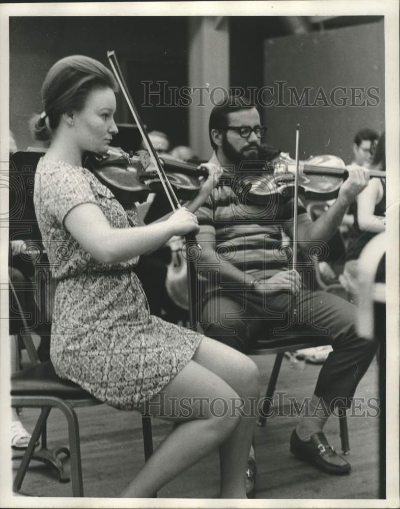 1970 Press Photo Violinists Rehearse, New Orleans Philharmonic - nob96867- Historic Images