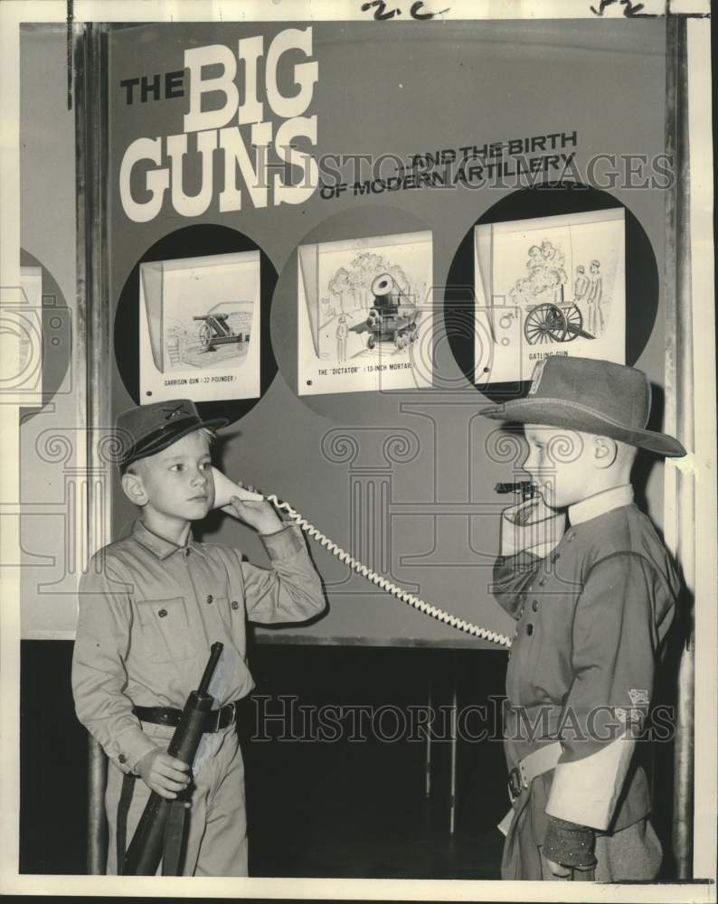 Load image into Gallery viewer, 1965 Press Photo Youngsters Hear Narration About Civil War At Centennial Exhibit
