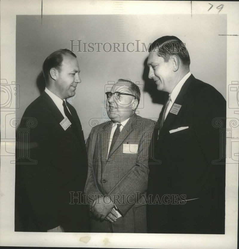 Load image into Gallery viewer, 1958 Press Photo Funeral Directors Association officers at Mid-South convention
