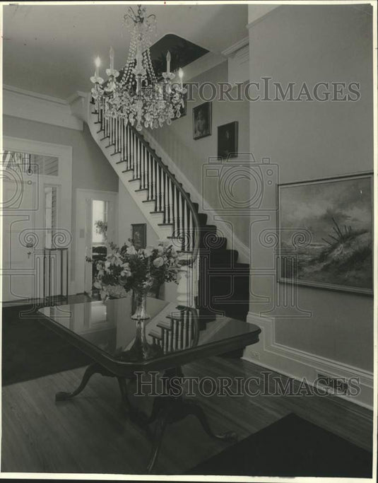 Press Photo Mr. and Mrs. Harold Neitzschman's home entranceway - nob97000- Historic Images