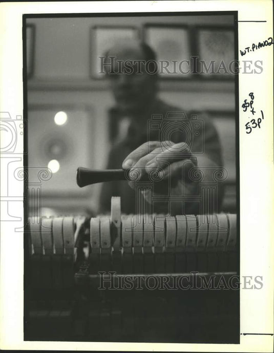 1992 Press Photo Piano technician Mitch Neher testing & cleaning parts of piano- Historic Images