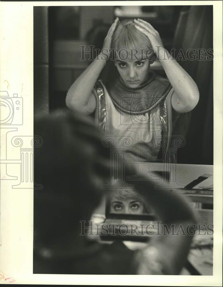 1986 Press Photo Carla Hammock dressed for part in New Orleans Opera production- Historic Images